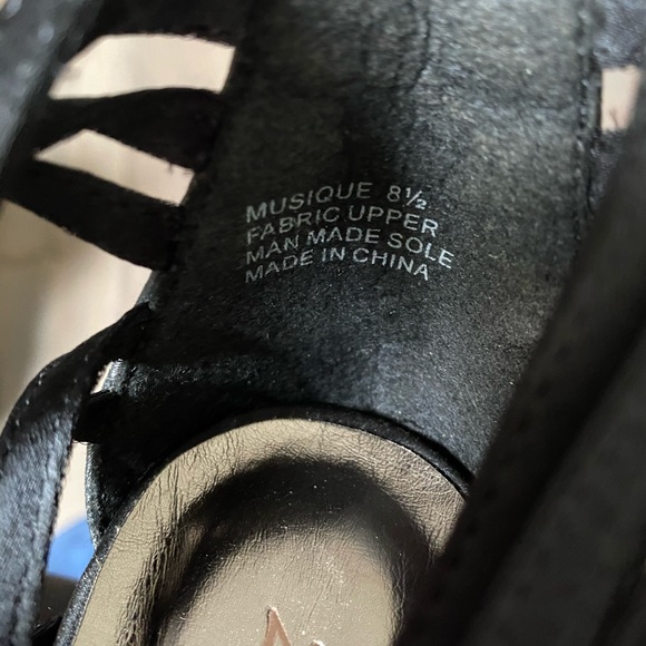 black Heels with satin straps size 8 1/2 new - Picture 6 of 6